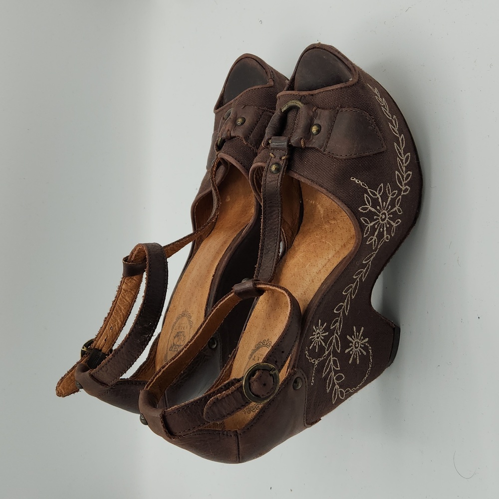 Ariat Vista brown canvas leather floral embroidered wedge sandals